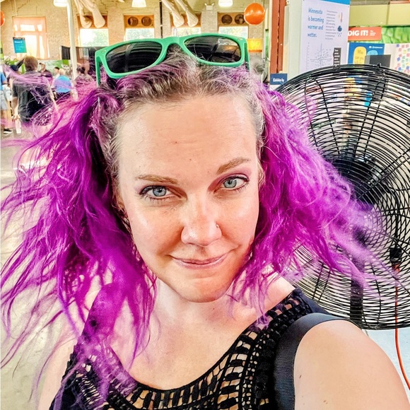 Meet your Posher, Amie - Picture 2 of 2